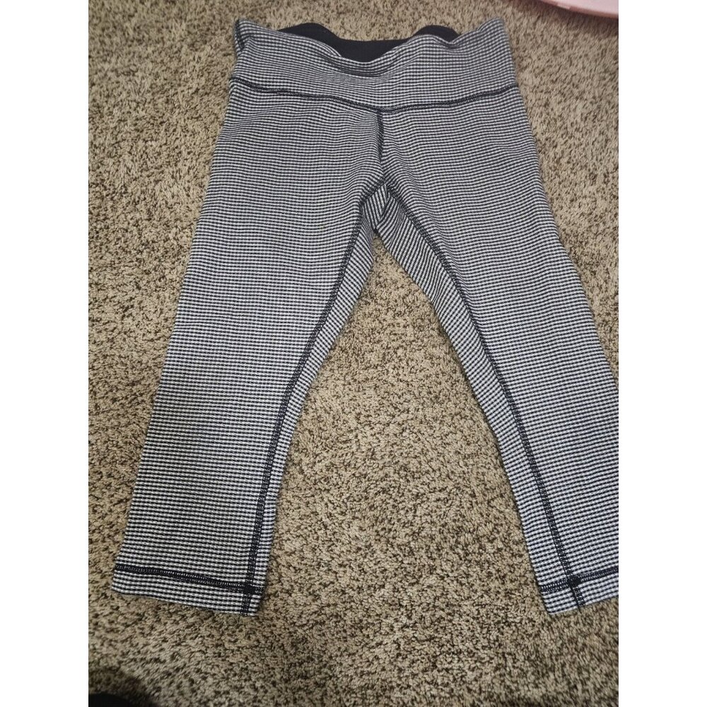 Lululemon Blue Gingham Print Athletic Capri Pants Womens Size 4